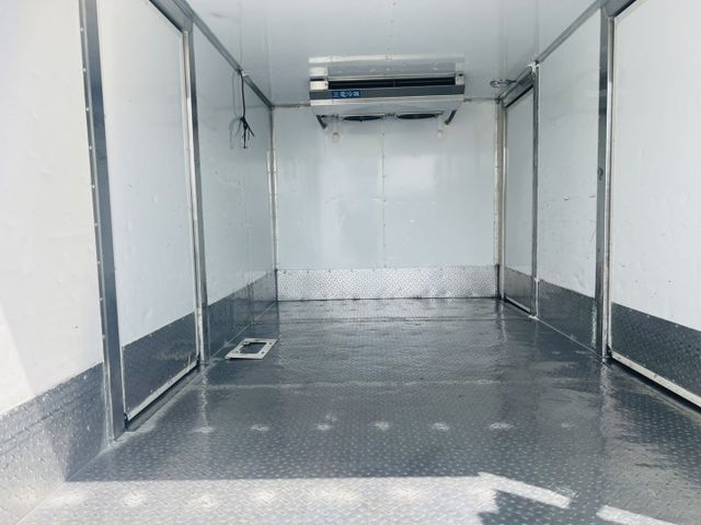 11呎冷凍車，車況優質保養確實 車內外乾淨漂亮 冷氣超冷!  第11張相片