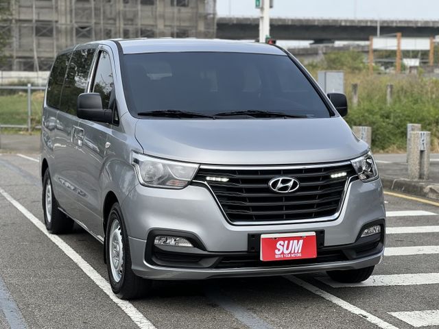 【特價x六期小改款】低里程 內外保持有水準 無待修 LED日行燈 原廠電視影音 升級雙前座扶手 商用自用皆宜 CP值超高  第1張相片