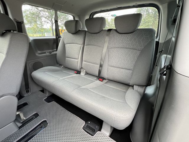 【特價x六期小改款】低里程 內外保持有水準 無待修 LED日行燈 原廠電視影音 升級雙前座扶手 商用自用皆宜 CP值超高  第7張相片