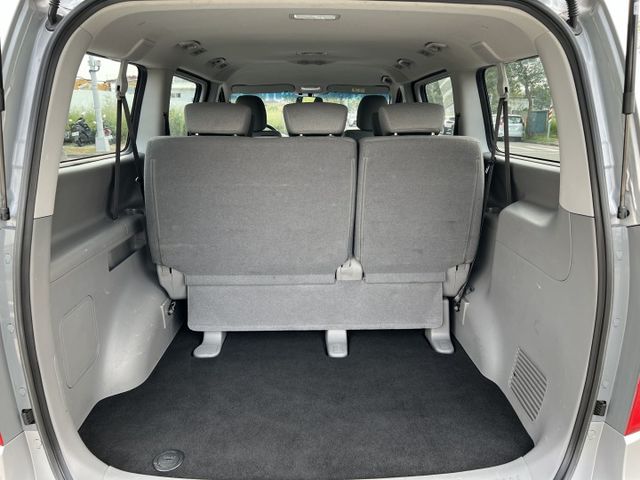 【特價x六期小改款】低里程 內外保持有水準 無待修 LED日行燈 原廠電視影音 升級雙前座扶手 商用自用皆宜 CP值超高  第8張相片