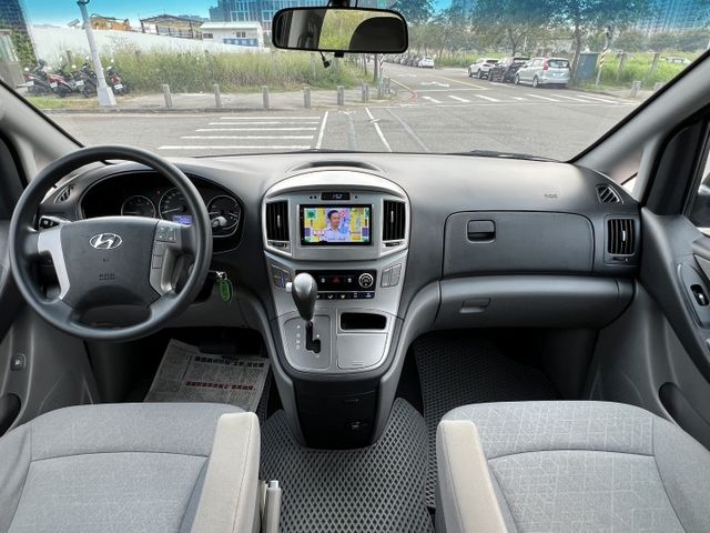 【特價x六期小改款】低里程 內外保持有水準 無待修 LED日行燈 原廠電視影音 升級雙前座扶手 商用自用皆宜 CP值超高  第9張相片