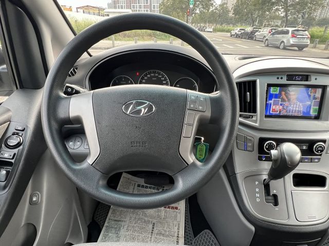 【特價x六期小改款】低里程 內外保持有水準 無待修 LED日行燈 原廠電視影音 升級雙前座扶手 商用自用皆宜 CP值超高  第10張相片