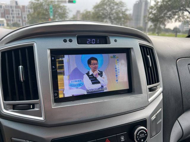 【特價x六期小改款】低里程 內外保持有水準 無待修 LED日行燈 原廠電視影音 升級雙前座扶手 商用自用皆宜 CP值超高  第11張相片