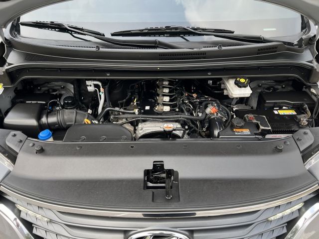 【特價x六期小改款】低里程 內外保持有水準 無待修 LED日行燈 原廠電視影音 升級雙前座扶手 商用自用皆宜 CP值超高  第20張相片