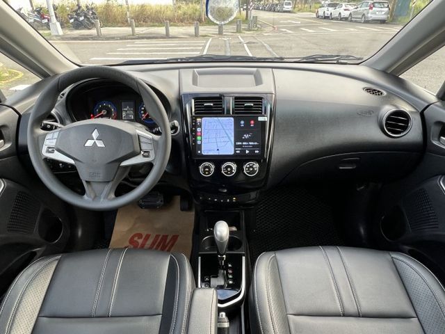 【原版件x認證車】僅跑3萬多 原廠保固中 頂規+大滿配 iKEY 電尾門 盲點 定速+方控 全新安卓機+行車紀錄+倒車  第5張相片