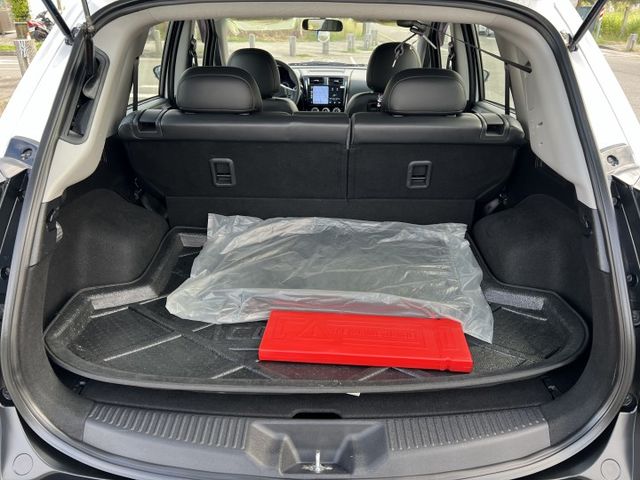 【原版件x認證車】僅跑3萬多 原廠保固中 頂規+大滿配 iKEY 電尾門 盲點 定速+方控 全新安卓機+行車紀錄+倒車  第14張相片