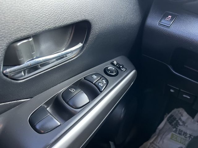 【原版件x認證車】智型旗艦版 iKEY摸門 LED大燈 盲點 AEB自動煞車 360環景 車況超級優質 五大保固  第15張相片