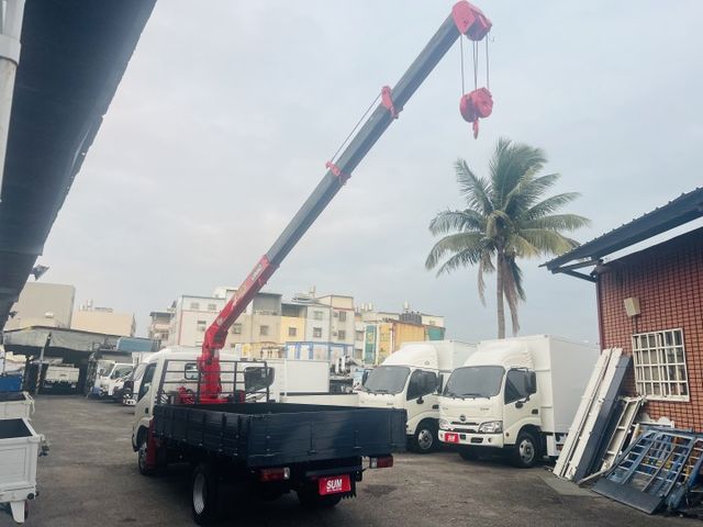 正2017年 吊桿貨車 里程少跑 車漂亮 可銀貸......  第8張相片