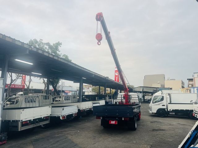 正2017年 吊桿貨車 里程少跑 車漂亮 可銀貸......  第9張相片