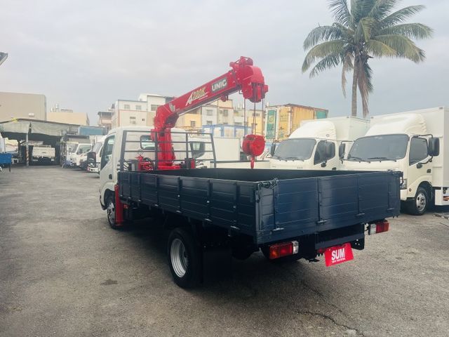 正2017年 吊桿貨車 里程少跑 車漂亮 可銀貸......  第10張相片