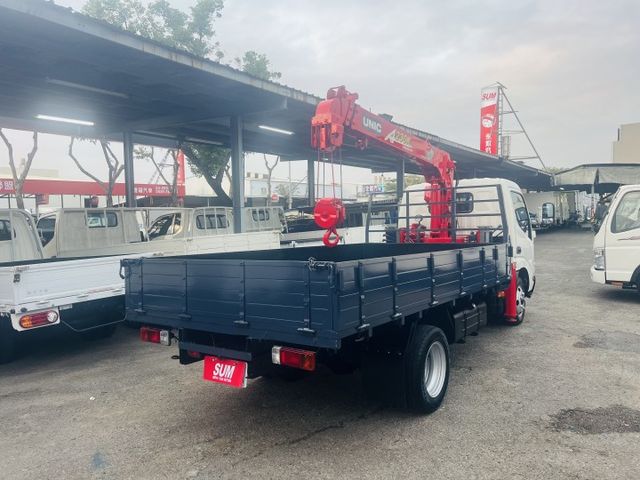 正2017年 吊桿貨車 里程少跑 車漂亮 可銀貸......  第11張相片