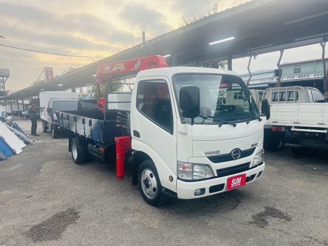 正2017年 吊桿貨車 里程少跑 車漂亮 可銀貸......  第13張相片