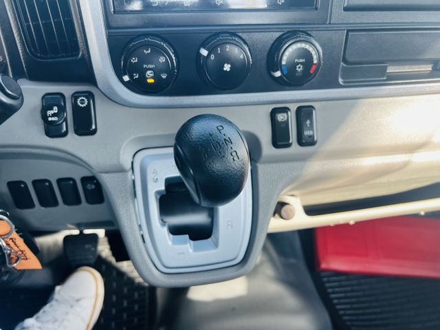 正2021年自排貨車 低里程價格便宜 ...  第5張相片