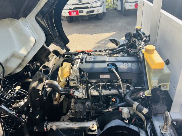 正2021年自排貨車 低里程價格便宜 ...  第7張相片