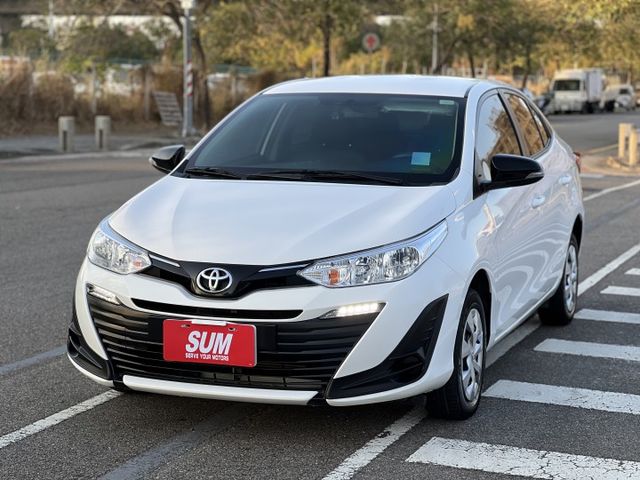 【原版件x認證車】一手原廠保養 經典版 僅跑3萬 循跡防滑 LED日行燈 升級抬頭顯示 CarPlay 倒車顯影 保固中  第2張相片