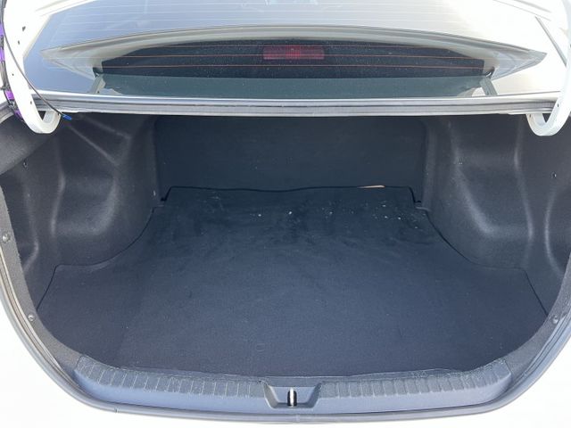 【原版件x認證車】一手原廠保養 經典版 僅跑3萬 循跡防滑 LED日行燈 升級抬頭顯示 CarPlay 倒車顯影 保固中  第7張相片