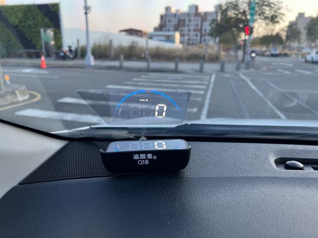 【原版件x認證車】一手原廠保養 經典版 僅跑3萬 循跡防滑 LED日行燈 升級抬頭顯示 CarPlay 倒車顯影 保固中  第15張相片