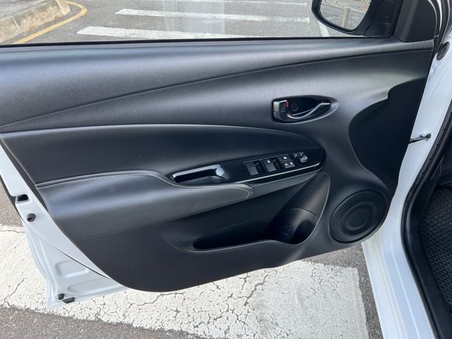 【原版件x認證車】一手原廠保養 經典版 僅跑3萬 循跡防滑 LED日行燈 升級抬頭顯示 CarPlay 倒車顯影 保固中  第18張相片