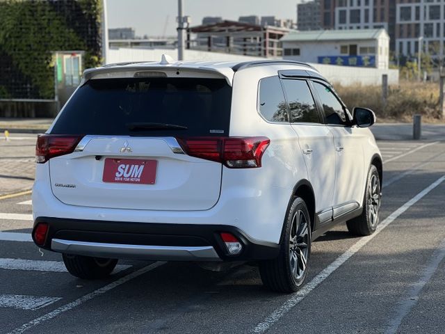 【原版件x認證車】小改款S-AWC旗艦四輪傳動 ACC跟車 iKEY 盲點 電尾門 原廠影音 SUM五大保固 我最便宜!  第4張相片