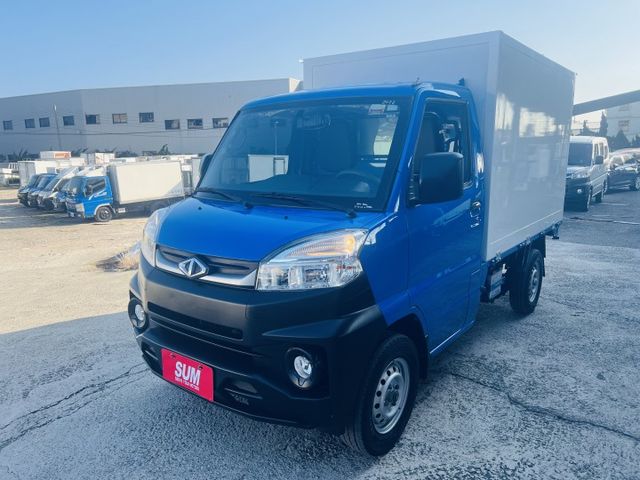 正2022年 跑6萬多公里 自排好開方便省時 箱子側門大開下貨方便....  第2張相片