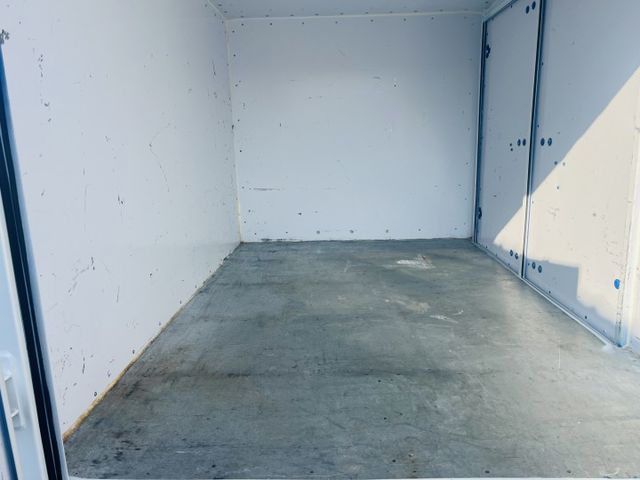 正2022年 跑6萬多公里 自排好開方便省時 箱子側門大開下貨方便....  第6張相片