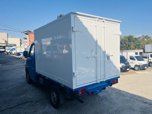 正2022年 跑6萬多公里 自排好開方便省時 箱子側門大開下貨方便....  第8張相片