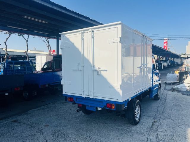 正2022年 跑6萬多公里 自排好開方便省時 箱子側門大開下貨方便....  第9張相片