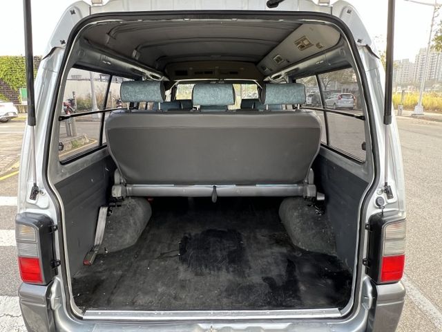 【商用神車x認證車】車況正常 冷氣冷 8人座手排 行車順好入擋 內外乾淨 全新隔熱紙 首次賞車下訂交車前再送您大保養!!  第8張相片