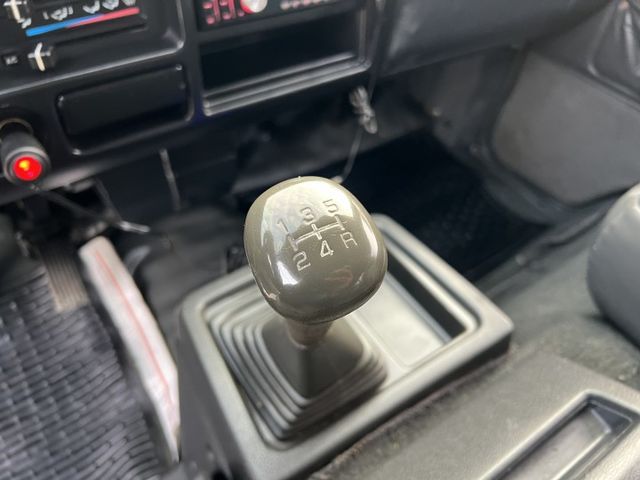 【商用神車x認證車】車況正常 冷氣冷 8人座手排 行車順好入擋 內外乾淨 全新隔熱紙 首次賞車下訂交車前再送您大保養!!  第13張相片