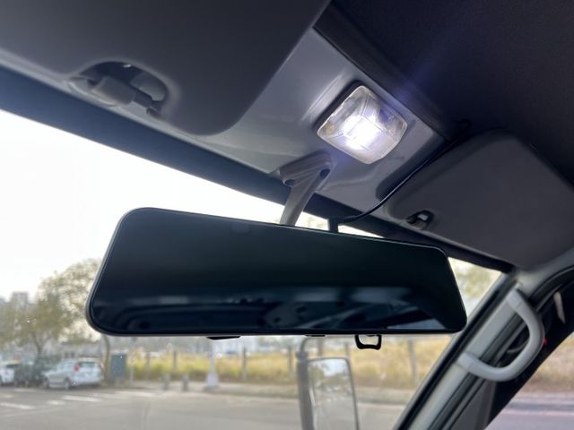 【商用神車x認證車】車況正常 冷氣冷 8人座手排 行車順好入擋 內外乾淨 全新隔熱紙 首次賞車下訂交車前再送您大保養!!  第16張相片