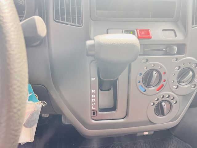 正2025年湯S自排全新領牌車價格超優惠買到賺到 可貸款  第5張相片