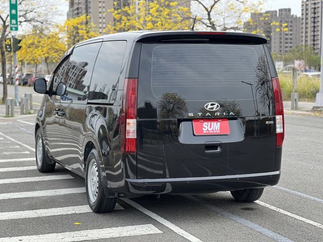 【原版件x認證車】超低里程僅跑2萬 A版9人座 升級安卓機+行車紀錄器+全車包塑膠地板+皮椅 市場上跑少稀有 原廠保固中  第3張相片