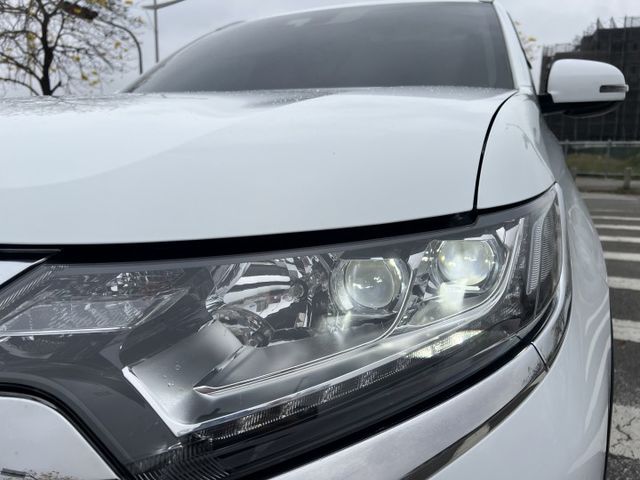 【原版件x認證車】超稀有 旗艦四輪傳動 ACC跟車+車偏 盲點 換檔撥片 JBL音響 天窗 電尾門 超級大滿配 五大保固  第18張相片