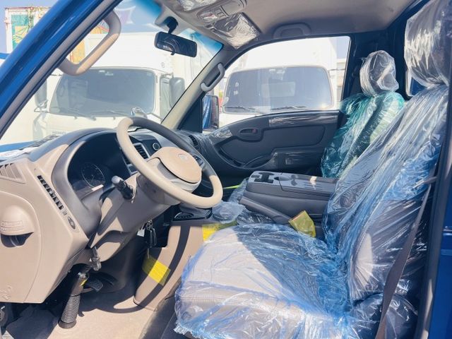 正2025年全新領牌車自排單箱貨車..僅跑20幾公里...  第3張相片