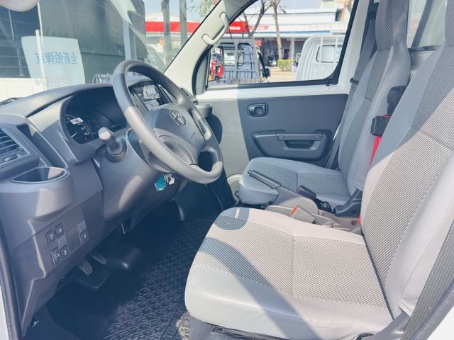 正2025年全新領牌.....就是新車啦........自排冷凍車可銀貸款  第3張相片