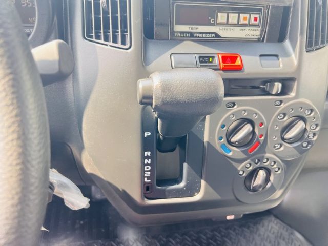 正2025年全新領牌.....就是新車啦........自排冷凍車可銀貸款  第5張相片