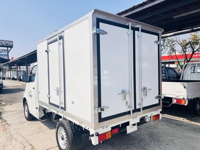 正2025年全新領牌.....就是新車啦........自排冷凍車可銀貸款  第8張相片