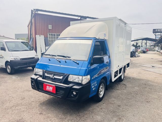 正2017年箱式尾門貨車...可改貨斗沒問題...超低價格 可全貸  第2張相片