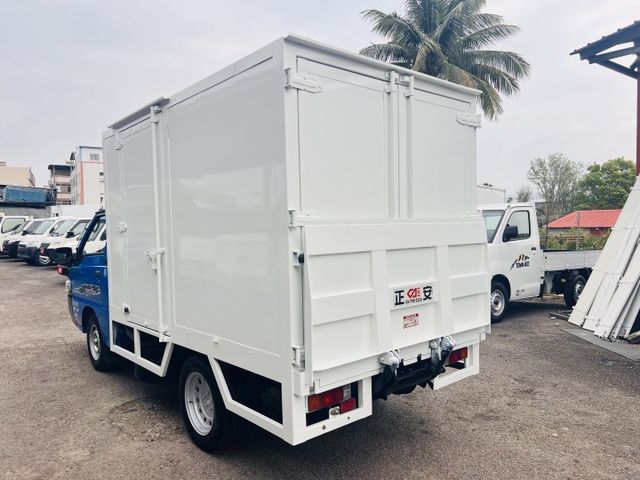 正2017年箱式尾門貨車...可改貨斗沒問題...超低價格 可全貸  第8張相片