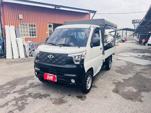 正2025年  跟新車沒兩樣 僅跑4千多公里 原廠保固中  第2張相片