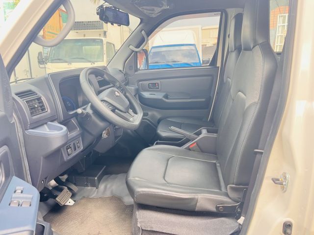 正2025年  跟新車沒兩樣 僅跑4千多公里 原廠保固中  第3張相片