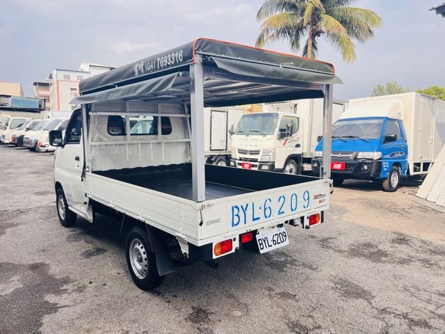 正2025年  跟新車沒兩樣 僅跑4千多公里 原廠保固中  第6張相片