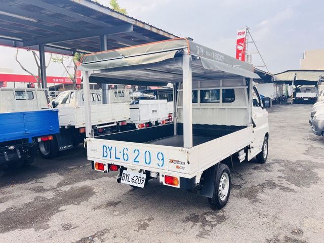 正2025年  跟新車沒兩樣 僅跑4千多公里 原廠保固中  第7張相片