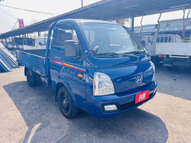 正2025年全新領牌車自排單箱貨車..僅跑20幾公里...  第1張相片