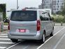 【特價x六期小改款】低里程 內外保持有水準 無待修 LED日行燈 原廠電視影音 升級雙前座扶手 商用自用皆宜 CP值超高  第4張縮圖