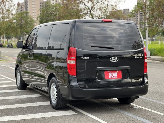 【原版件x認證車】六期末代9人座尊貴型 全新旗艦安卓機+無線CarPlay+倒車+行車紀錄 方控+定速 車況極佳無待修  第4張相片