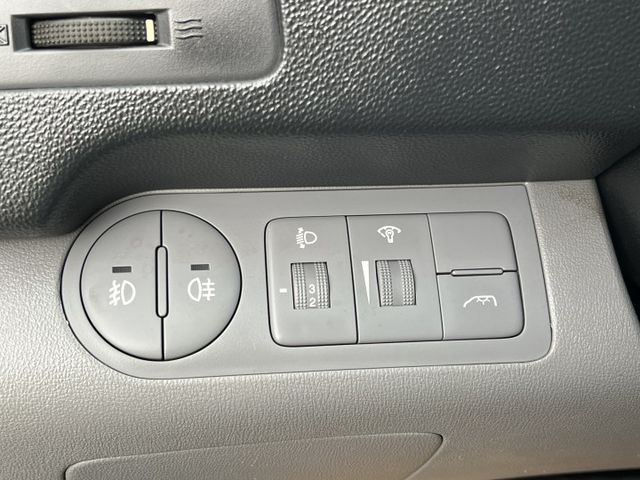 【原版件x認證車】六期末代9人座尊貴型 全新旗艦安卓機+無線CarPlay+倒車+行車紀錄 方控+定速 車況極佳無待修  第17張相片