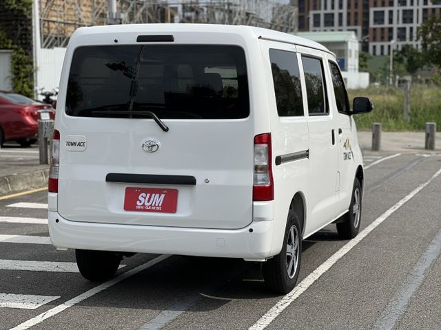 【原廠保固中x原鈑件】最頂規五人座/自排/TSS 預警防護煞車 偏移警示 盲點 雙色鋁圈 倒車雷達 前車駛離 我就是新車  第4張相片