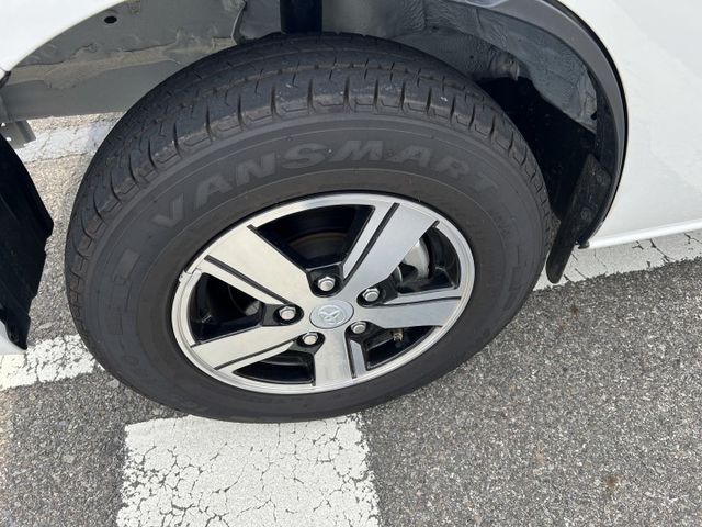 【原廠保固中x原鈑件】最頂規五人座/自排/TSS 預警防護煞車 偏移警示 盲點 雙色鋁圈 倒車雷達 前車駛離 我就是新車  第19張相片