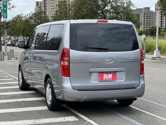 【原版件x認證車】里程保證 6期小改款 8人座大空間 妥善率最好的大車 定速 升級鋁圈 全新安卓機+無線CarPlay  第3張相片